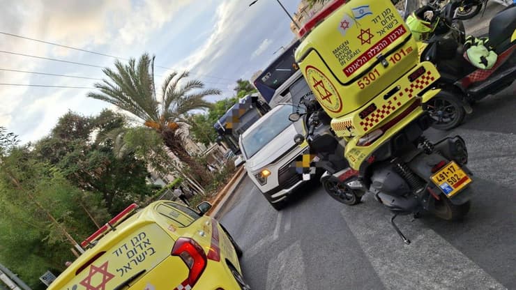 הזירה במודיעין עילית (צילום: תיעוד מבצעי מד"א) ילד כבן חמש נפגע מאוטובוס במודיעין עילית