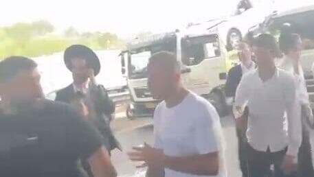 עימותים בעקבות החסימה מחאת חרדים נגד מעצר עריקים במחלף יבנה