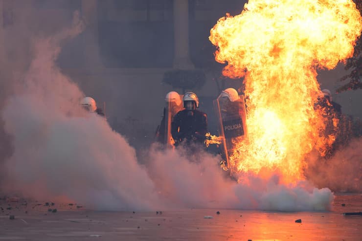 צילום: AP Photo/Hameraldi Agolli אלבניה מהומות הפגנות נגד ראש הממשלה טיראנה