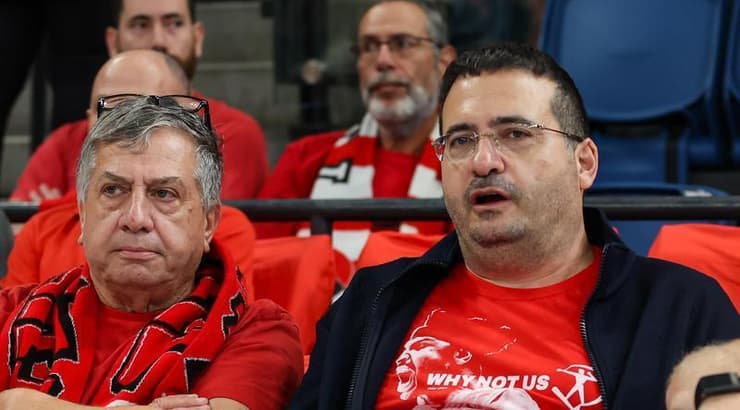 עופר ינאי על הפרקט (שחר גרוס) עופר ינאי על הפרקט