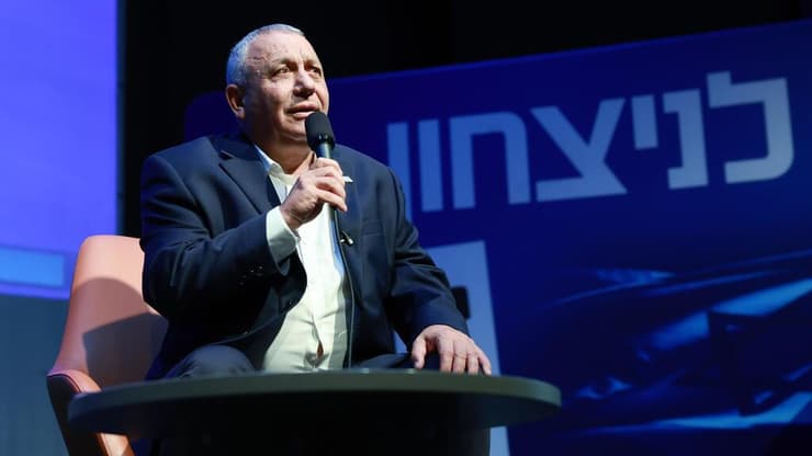 איזנקוט. גם נתניהו מנהל את קמפיין המפלגה הגדולה (צילום: דנה קופל) גדי איזנקוט - מדברים ישר!