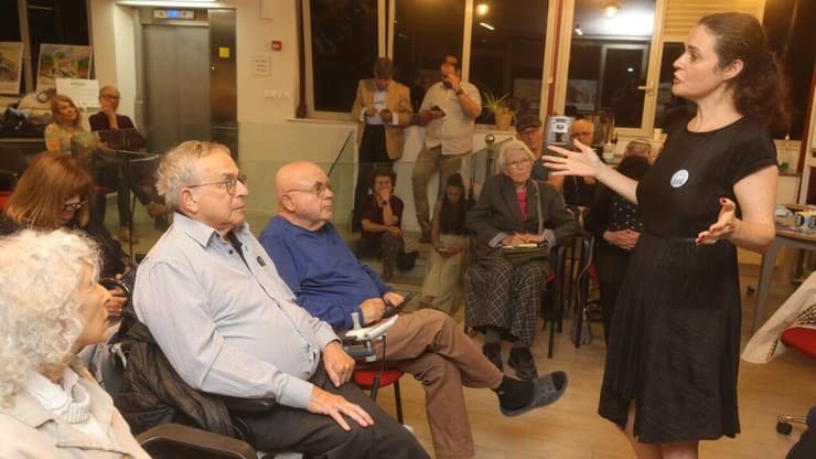 מואטי: "אלה בחירות גורליות ביותר" (צילום: גיל יוחנן) הדמוקרטים מחויבים לאזרחים הותיקים