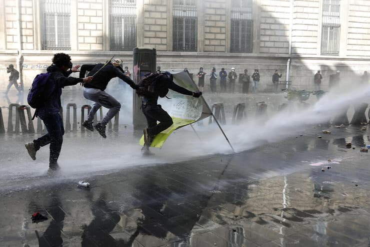 צילום: REUTERS/Abdul Saboor צרפת מהומות פריז 17 באוקטובר