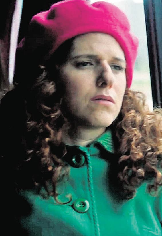נועה קולר, מתוך 'לעבור את הקיר' (צילום: צילום מסך) נועה קולר, מתוך 'לעבור את הקיר'