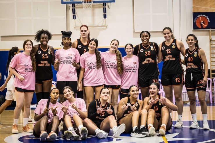 במאזן 0:4. שחקניות ראשל"צ (צילום: עודד קרני, מינהלת ליגת העל לנשים) שחקניות ראשל"צ