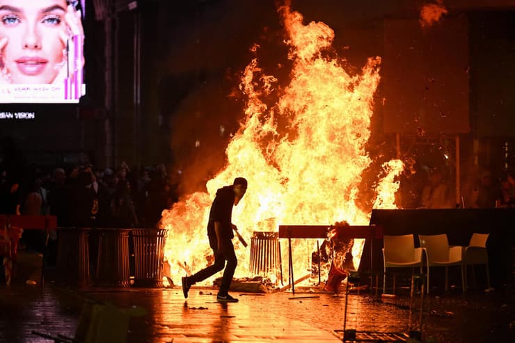 צילום: Piero CRUCIATTI / AFP 17 באוקטובר מהומות מילאנו איטליה