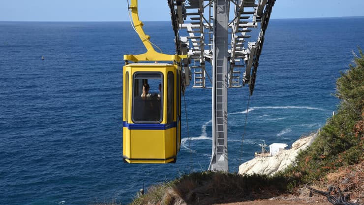 הרכבל מחכה למבקרים (צילום: אביהו שפירא) ראש הנקרה