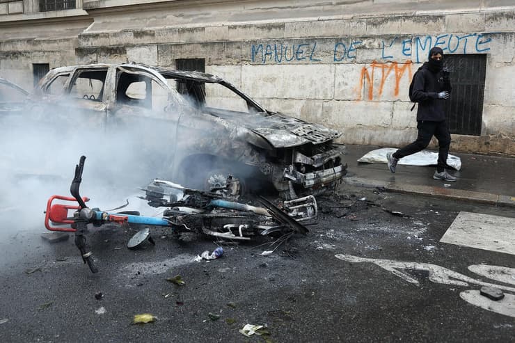 צילום: REUTERS/Abdul Saboor צרפת פריז מהומות 17 אוקטובר