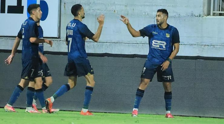 שחקני בני ריינה חוגגים (חג'אג' רחאל) שחקני בני ריינה חוגגים