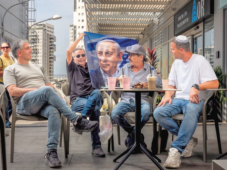 פרלמנט הפנסיונרים של המשטרה (מימין: אורן פלאח, דרור פויר, פיני קריטי ויניב עבאדי) (צילום: יובל חן) פרלמנט הפנסיונרים של המשטרה (מימין: אורן פלאח, דרור פויר, פיני קריטי ויניב עבאדי)