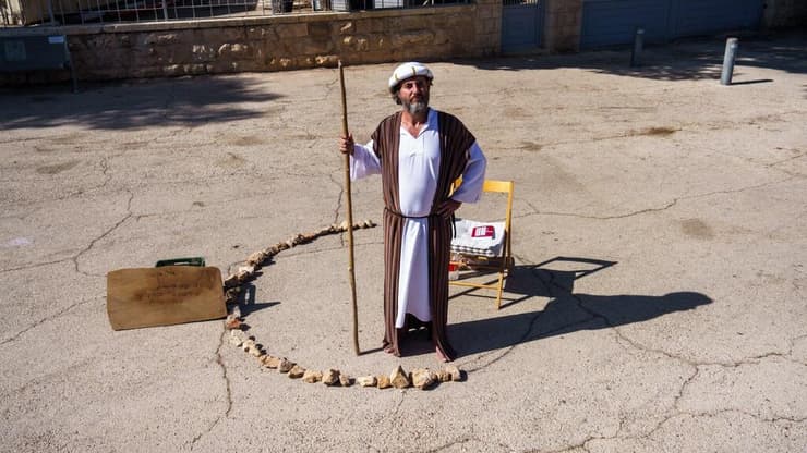 חוני לא מוכן להתפנות עד להחלפת שלטון (צילום: שלו שלום) חוני לא מוכן להתפנות עד להחלפת שלטון