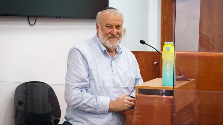 מנדלבליט בעדות, היום (צילום: שלו שלום) אביחי מנדלבליט בעדות בתיקי נתניהו