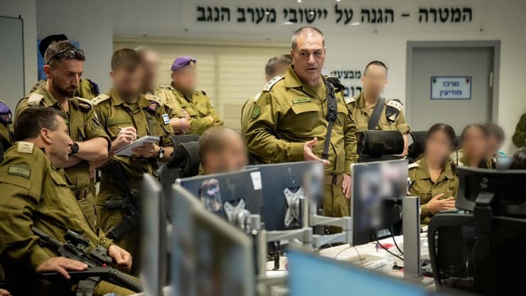 בנימין נתניהו בקמפיין בחירות ברמלה (צילום: דובר צה"ל ) הרמטכ"ל באימון מפקדות של אוגדת עזה