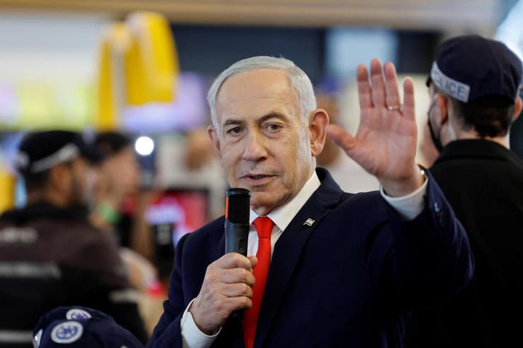 "אתם לא מסוגלים? אנחנו נדאג לזה". ראש הממשלה בנימין נתניהו (צילום: REUTERS/Amir Cohen) בנימין נתניהו בקמפיין בחירות ברמלה