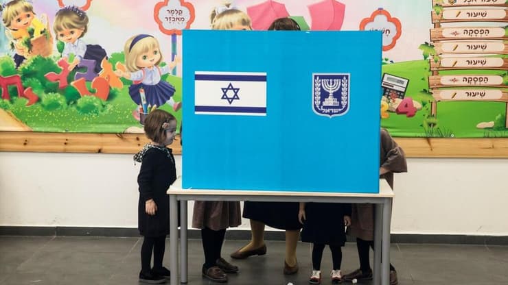 סופות וברד בדרום הארץ בזמן ההצבעה בקלפיות (צילום: Amir Levi\GettyImages) בחירות הצבעה פתק קלפי