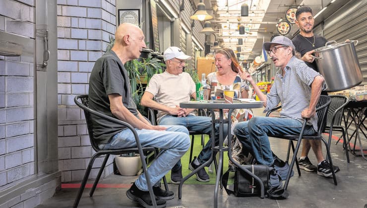 במסעדת המרקים בשוק של רחובות (צילום: יובל חן) במסעדת המרקים בשוק של רחובות