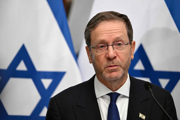 נשיא המדינה יצחק הרצוג עם נשיא הונגריה אנדראש באקה ב בודפשט