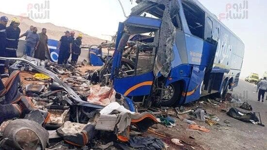 13 בני אדם נהרגו ו-34 נוספים נפצעו בתאונה בין אוטובוס למשאית בכביש קהיר