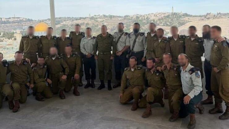 בצל הסערה: סיום קורס קצינים ראשון של חטיבת חשמונאים, בין הקצינים 2 חבדניקים בצל הסערה: סיום קורס קצינים ראשון של חטיבת חשמונאים, בין הקצינים 2 חבדניקים