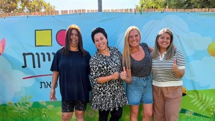 משמאל לימין: יעל גריידי, יהודית רזו, סילבינה אשל, תמר רוזו משמאל לימין: יעל גריידי, יהודית רזו, סילבינה אשל, תמר רוזו