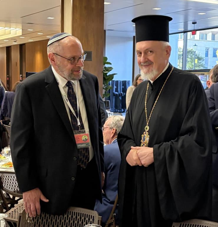 הרב מארק דראטש לצד המטרופוליט עמנואל מכלקדון