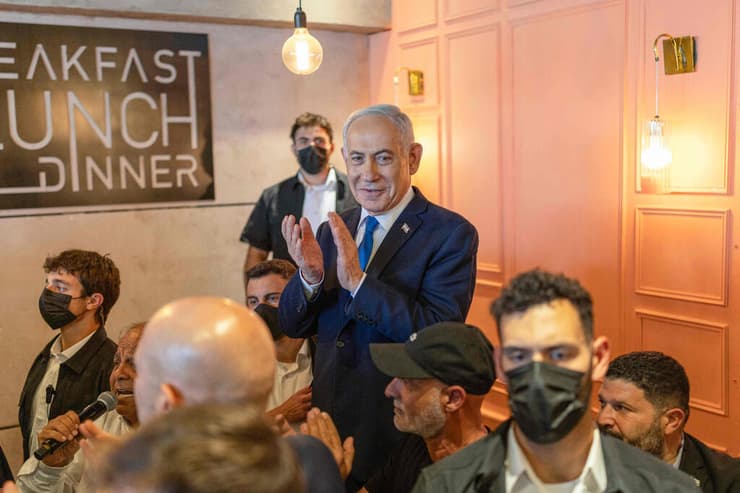 ראש הממשלה נתניהו באירוע בחירות בדימונה (צילום: Ilia YEFIMOVICH / AFP) ראש הממשלה בנימין נתניהו בקמפיין בחירות בדימונה