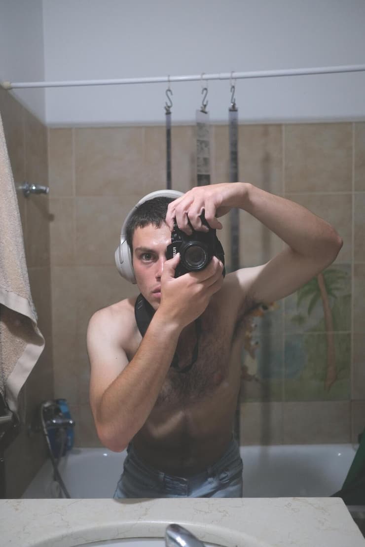 "ראינו איזה לביא כל אחד מאיתנו מחזיק". מתוך "לביא ליפשיץ: צילומים" (צילום: לביא ליפשיץ) מתוך "לביא ליפשיץ: צילומים"