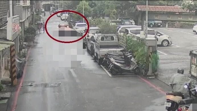 תיעוד רגע הדריסה של הקומיקאי הואנג יי-האו מטייוואן שצחק על נשיא סין שי ג'ינפינג