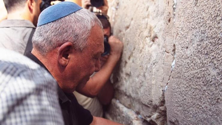 גדי איזנקוט בתפילות בכותל