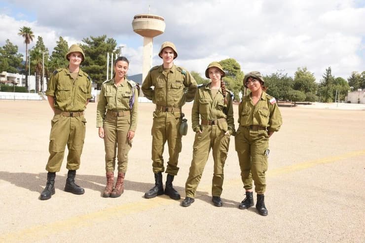 "ידעתי שהמדינה עושה הכול בשבילי, ורציתי לעשות משהו בשבילה". משתתפי הקורס ב"מחו"ה אלון" (צילום: אביהו שפירא) קיבוץ גלויות נוסח 2026. החיילים שעלו לארץ