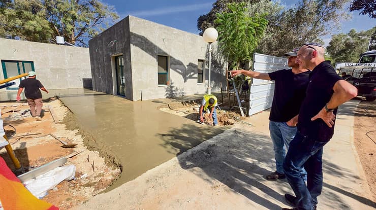 בביקור בשכונת הצעירים החדשה בקיבוץ נירים בעוטף. "תתחיל מזה שאין לממשלת ישראל שום מנכ"ל משרד שגר בצפון או בדרום" בביקור בשכונת הצעירים החדשה בקיבוץ נירים בעוטף. "תתחיל מזה שאין לממשלת ישראל שום מנכ"ל משרד שגר בצפון או בדרום"