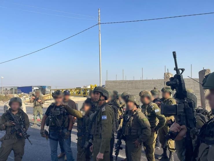 כוחות צה"ל בזירת הפיגוע (צילום: דובר צה"ל) כוחות צה"ל בזירת הפיגוע