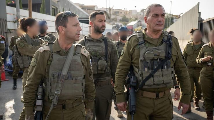 הרמטכ"ל בזירת הפיגוע שהוביל למבצע בחברון (צילום: דובר צה"ל) הרמטכ"ל בזירת פיגוע הירי סמוך לצומת יהודה