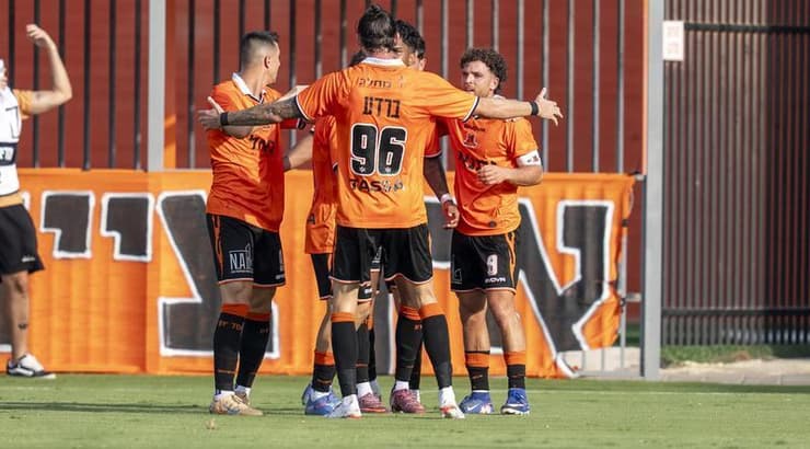 שחקני בני יהודה מברכים את ג'ונתן דה סילבה (רועי כפיר) שחקני בני יהודה מברכים את ג'ונתן דה סילבה