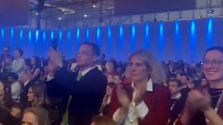 הקהל עמד על רגליו והריע לטיפול תרופתי חדש לסרטן הריאות בכנס האיגוד האירופי לאונקולוגיה רפואית (ESMO) במדריד