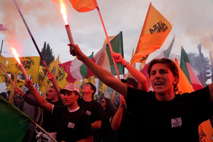 הפגנות גם בבירת איטליה (צילום: AP Photo/Gregorio Borgia) רומא