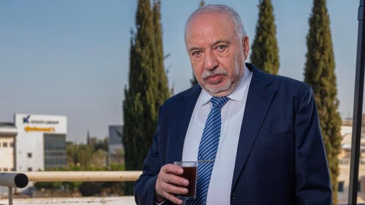"אצלי מילה זו מילה זו מילה!". ליברמן (צילום: יובל חן) אביגדור ליברמן