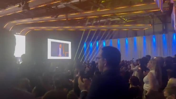 הקהל עמד על רגליו והריע לטיפול תרופתי חדש לסרטן הריאות בכנס האיגוד האירופי לאונקולוגיה רפואית (ESMO) במדריד