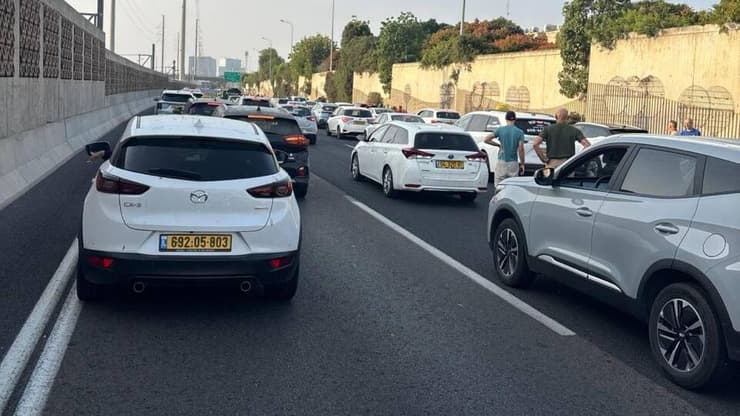 איילון חסימה תל אביב כביש 20 (צילום: אורי פנחסי) איילון חסימה תל אביב כביש 20