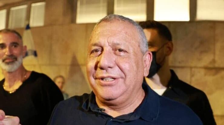 איזנקוט. "הנאמנות שלכם היא לממלכה, לא למלך" (צילום: דנה קופל) עצרת בתל אביב