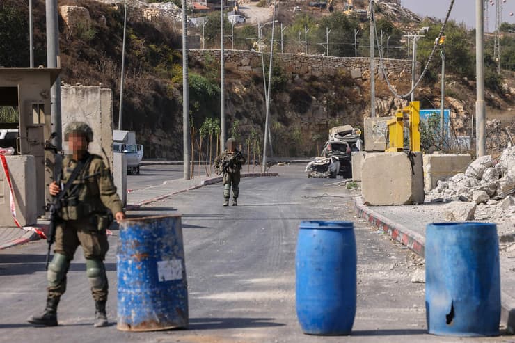מחסום צה"ל בחברון (צילום: HAZEM BADER / AFP) חברון