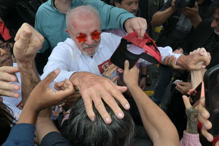 צילום: NELSON ALMEIDA / AFP נשיא ברזיל לולה דה סילבה אחרי שהצביע ב בחירות בקלפי בסאו ברנרדו דו קמפו שבו סאו פאולו