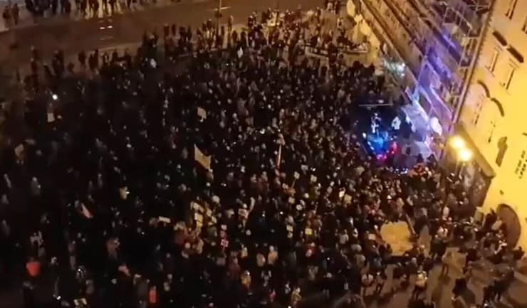 צ'כיה הפגנה מול בניין הפרלמנט רפורמה תקשורת חוק