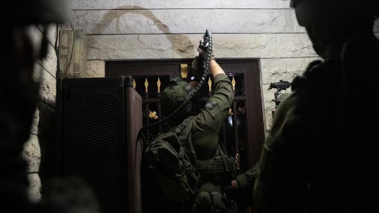 פעילות כוחות צה"ל בחברון (צילום: דובר צה"ל) פעילות כוחות צה"ל לאיטום בתי המחבלים מהפיגוע בחברון