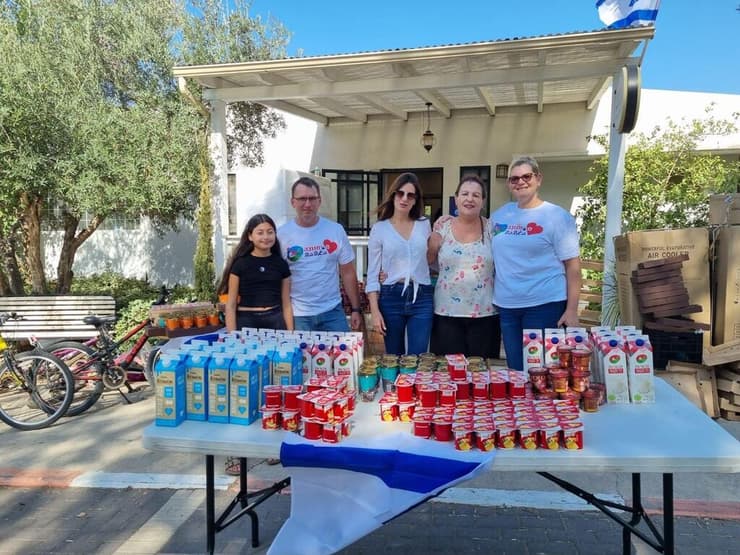 עובדי תנובה משתתפים במיזם "סיפורי התקווה" (יח"צ תנובה) עובדי תנובה משתתפים במיזם "סיפורי התקווה"