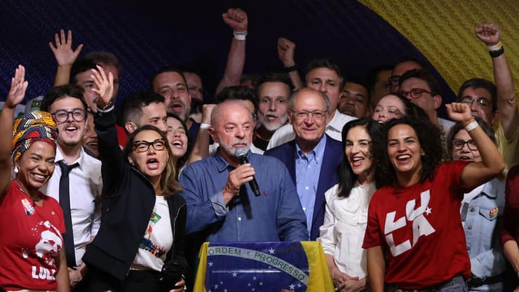 נשיא ברזיל לולה דה סילבה חוגג את הניצחון שלו ב בחירות ב סאו פאולו