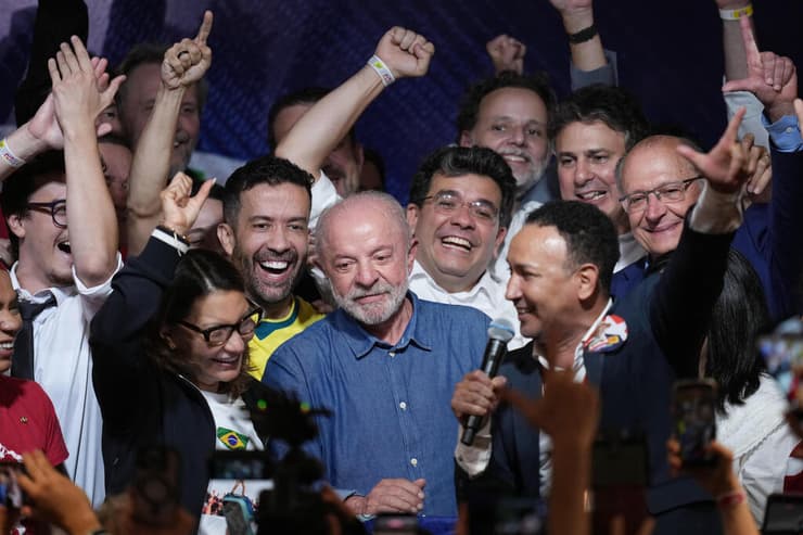 לולה עם תומכיו