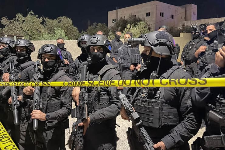 מבצע ללכידת המחבלים ב ירדן שביצעו את פיגוע ב כנסייה ב ירדן במחוז כרכ