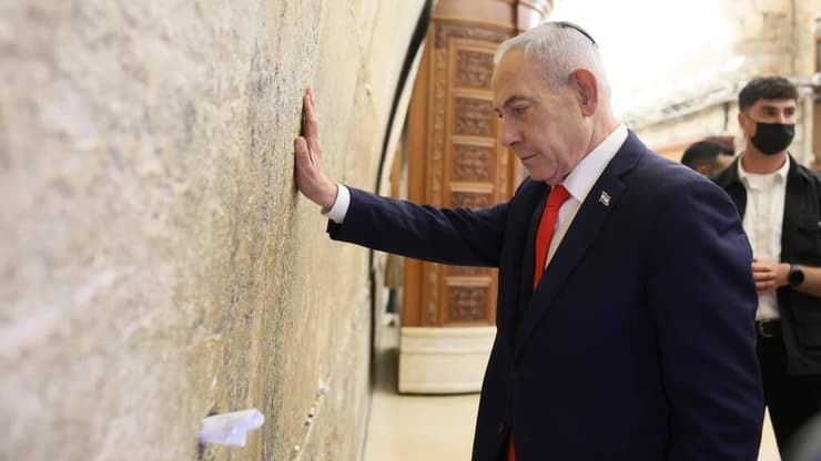 נתניהו בכותל (צילום: הקרן למורשת הכותל המערבי) בנימין נתניהו בכותל המערבי