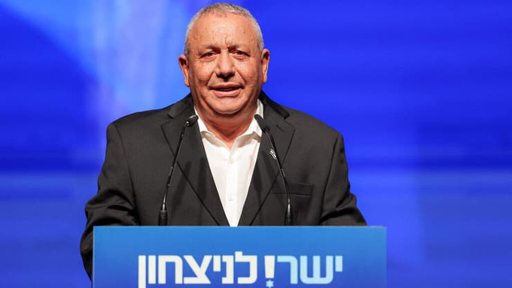 "טראמפ יעבוד עם כל מנהיג שייבחר". איזנקוט (צילום: Jack GUEZ / AFP) גדי איזנקוט
